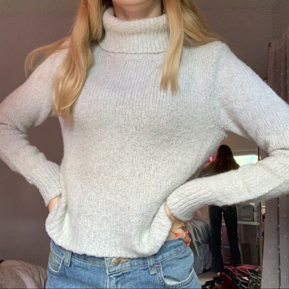 Brandy Melville Sweaters - Brandy Melville turtleneck